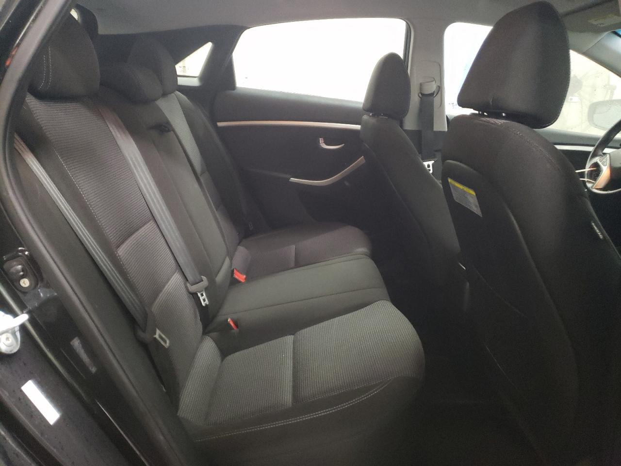 2016 Hyundai Elantra - Image 10