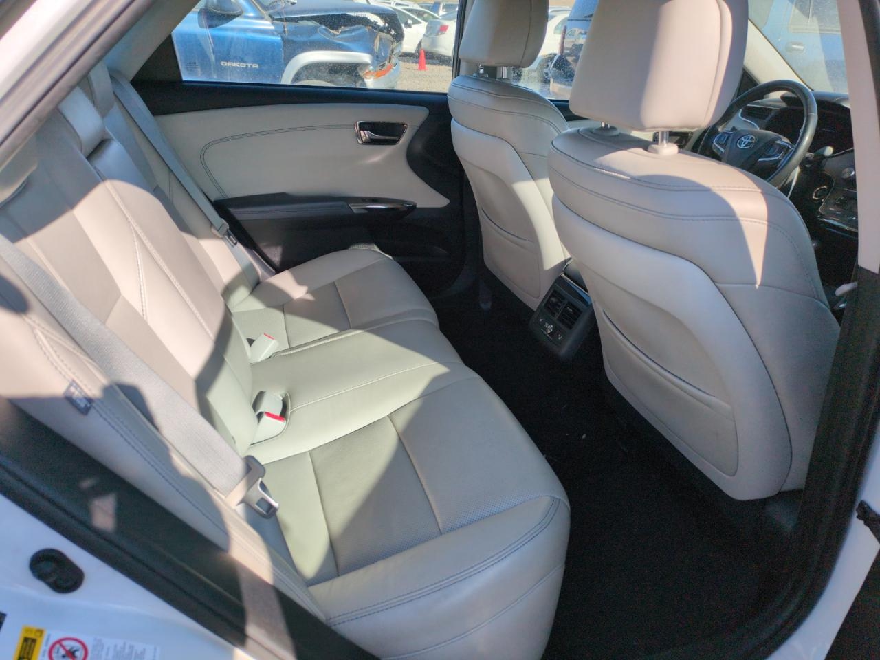 2015 Toyota Avalon - Image 10