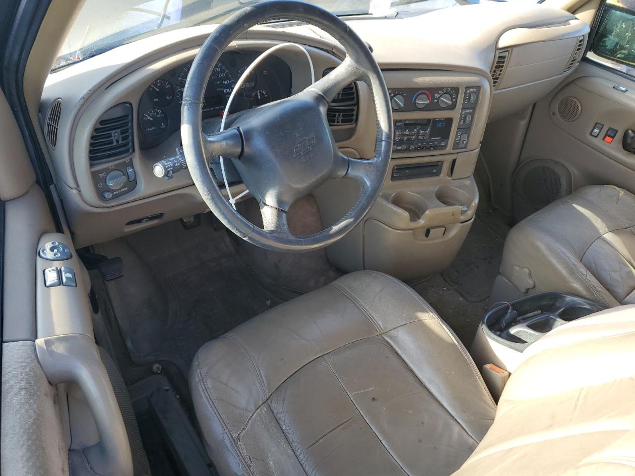 2002 Chevrolet Astro - Image 8