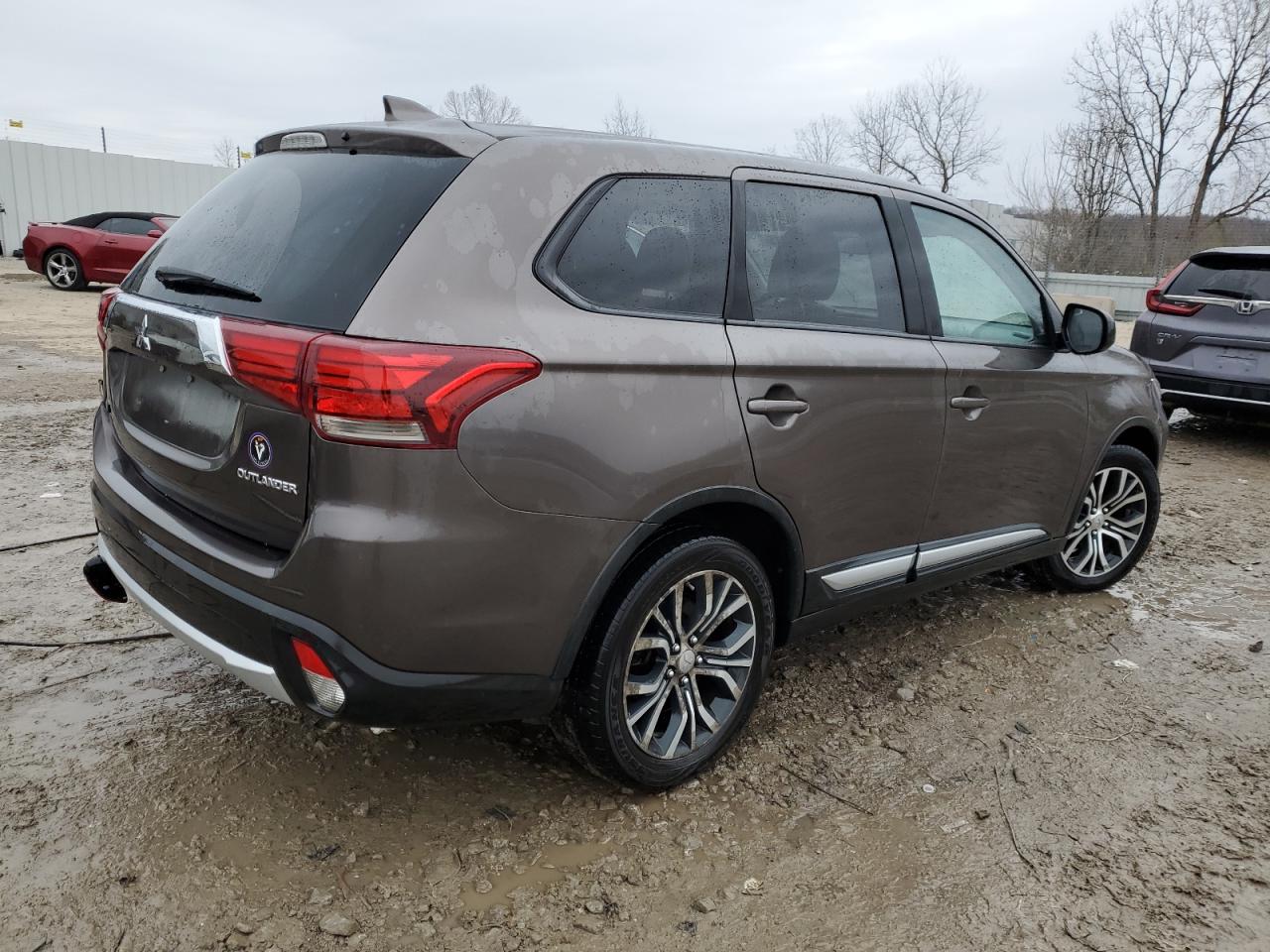 2017 Mitsubishi Outlander - Image 3