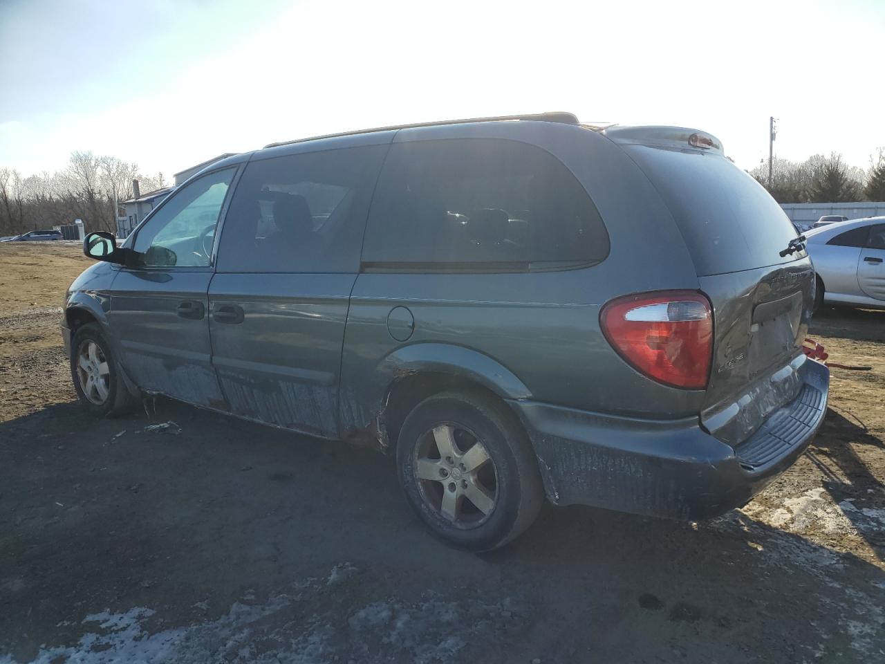 2005 Dodge Caravan - Image 2