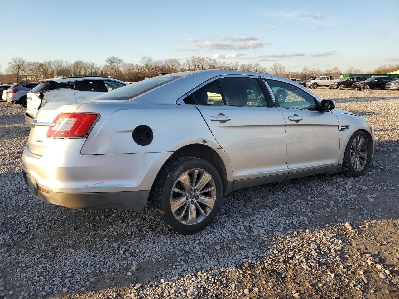 2010 Ford Taurus - Image 3