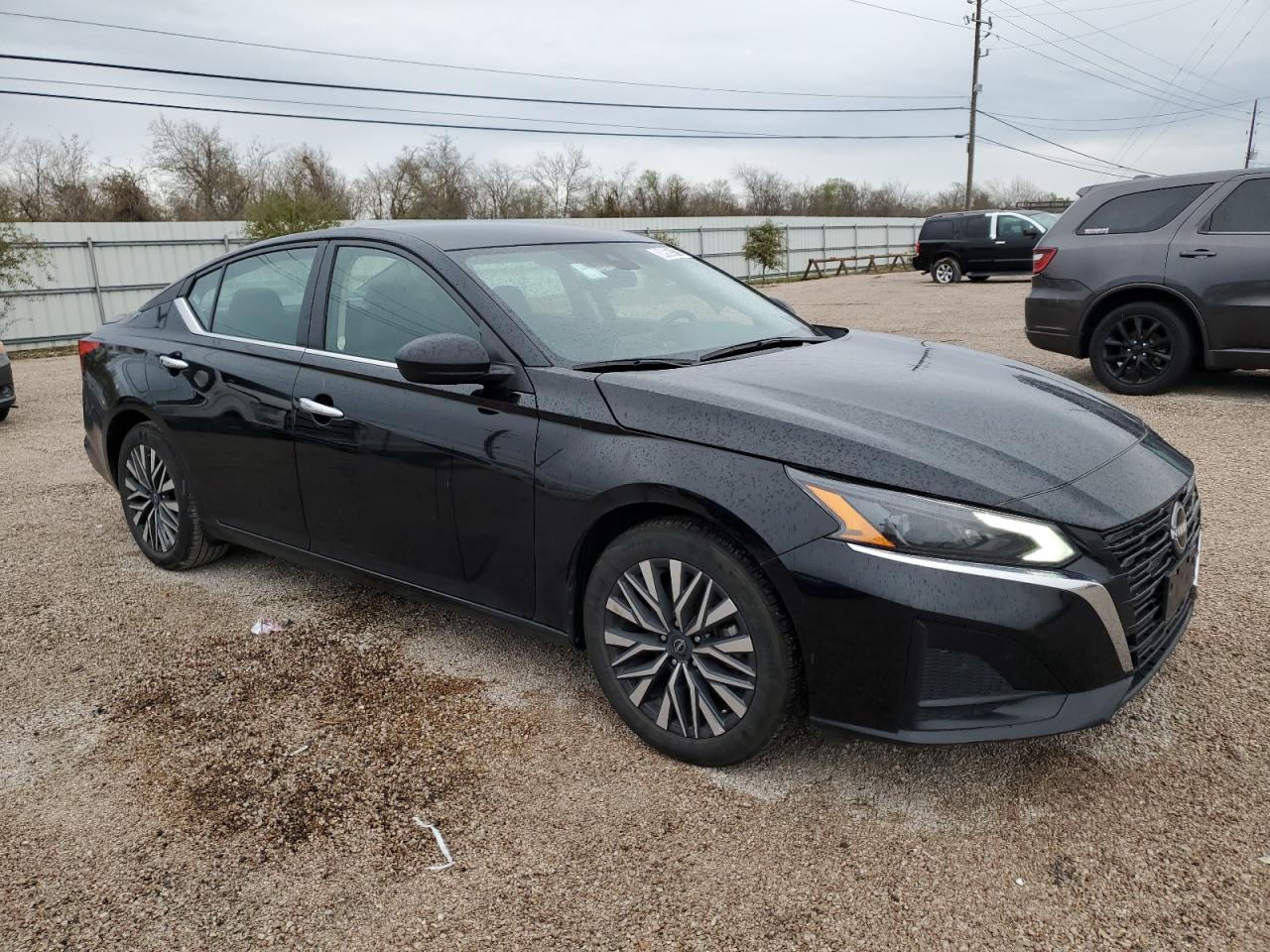 2024 Nissan Altima - Image 4