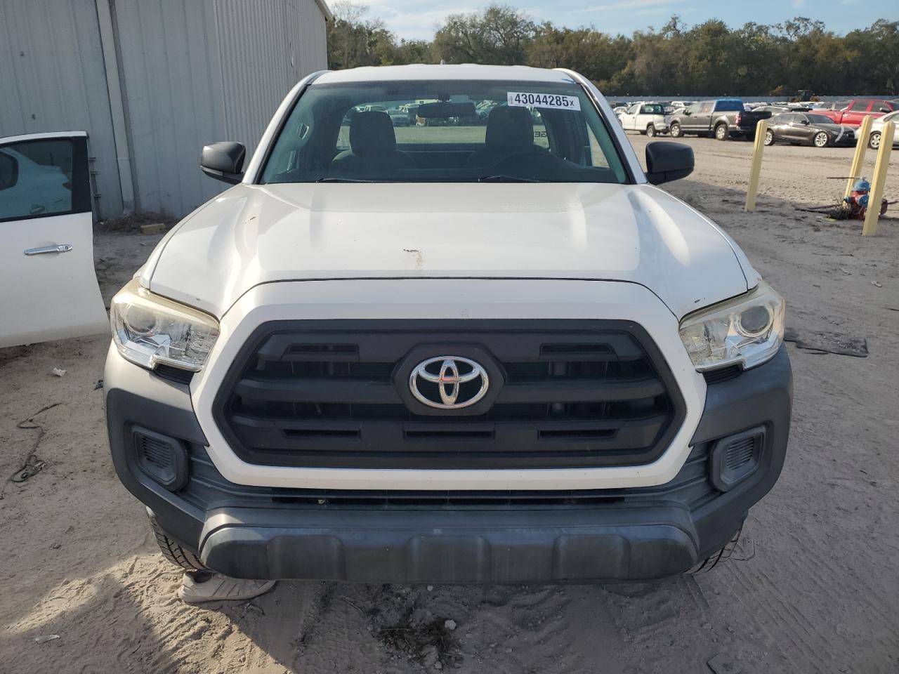 2016 Toyota Tacoma - Image 5