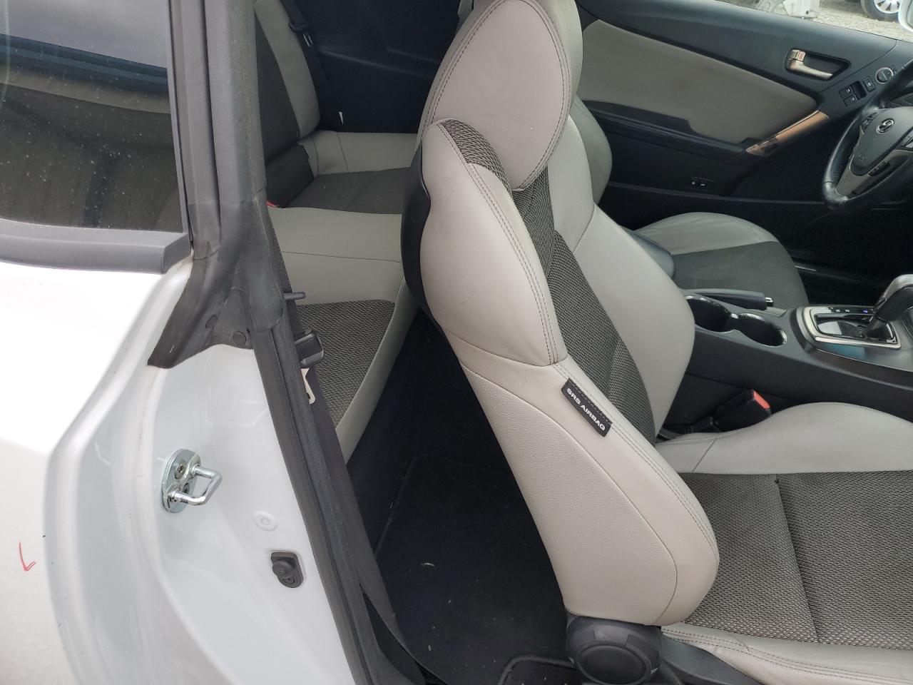 2014 Hyundai Genesis - Image 10