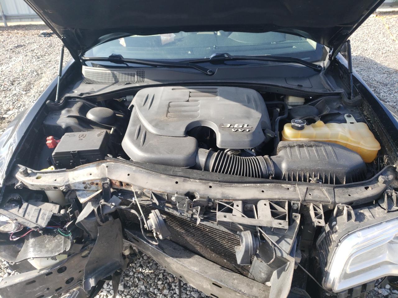 2014 Chrysler 300 - Image 11