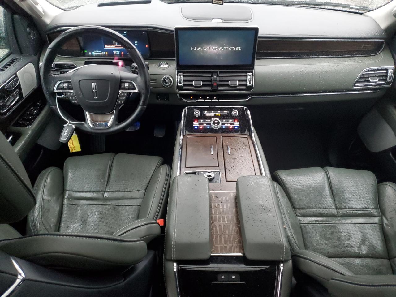 2022 Lincoln Navigator - Image 8