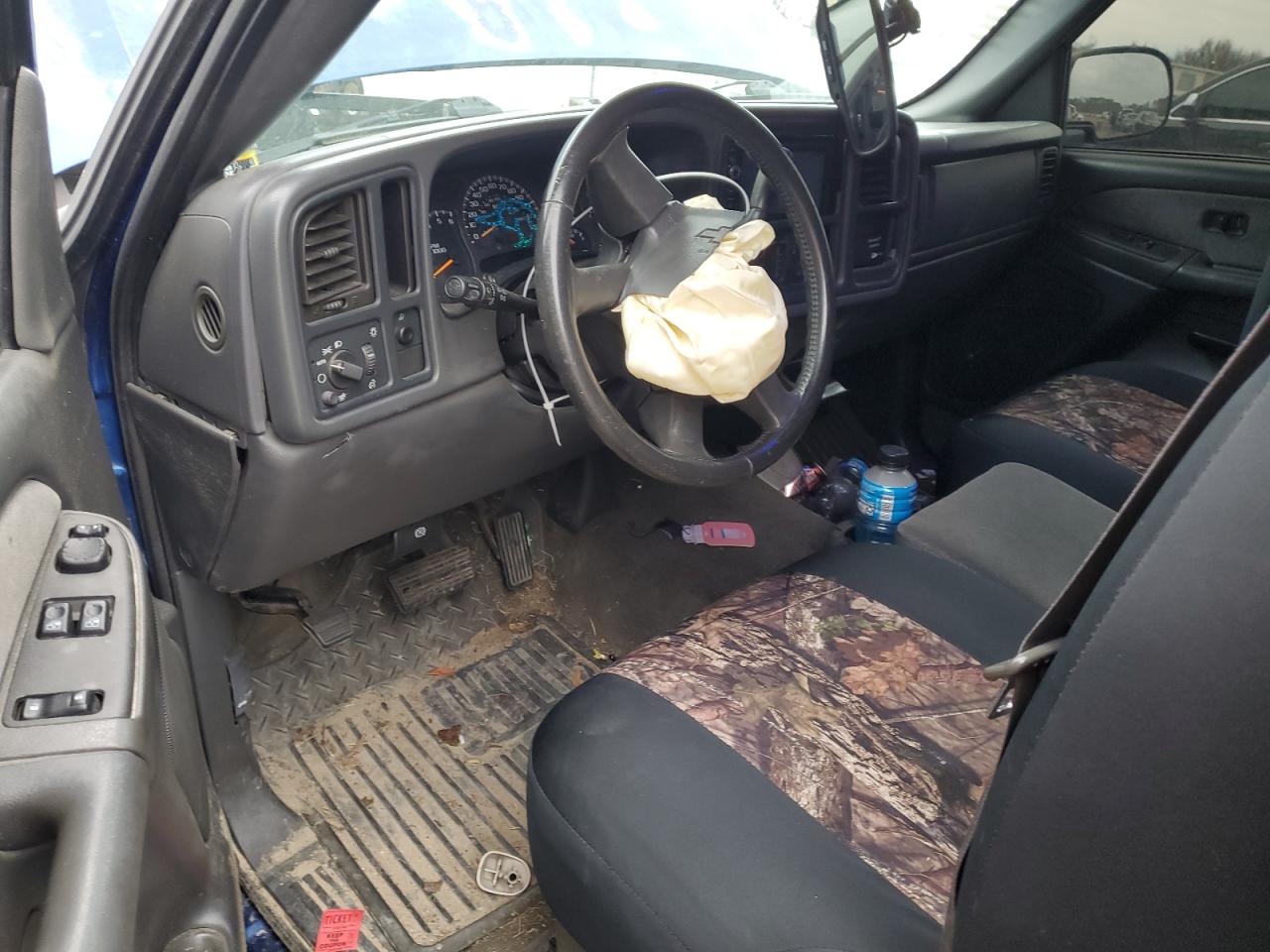 2003 Chevrolet Silverado - Image 8