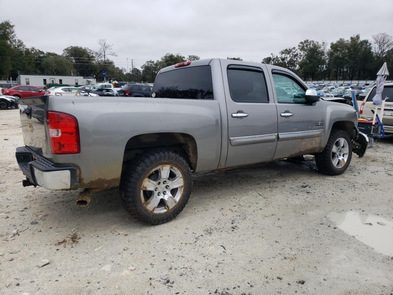2013 Chevrolet Silverado - Image 3