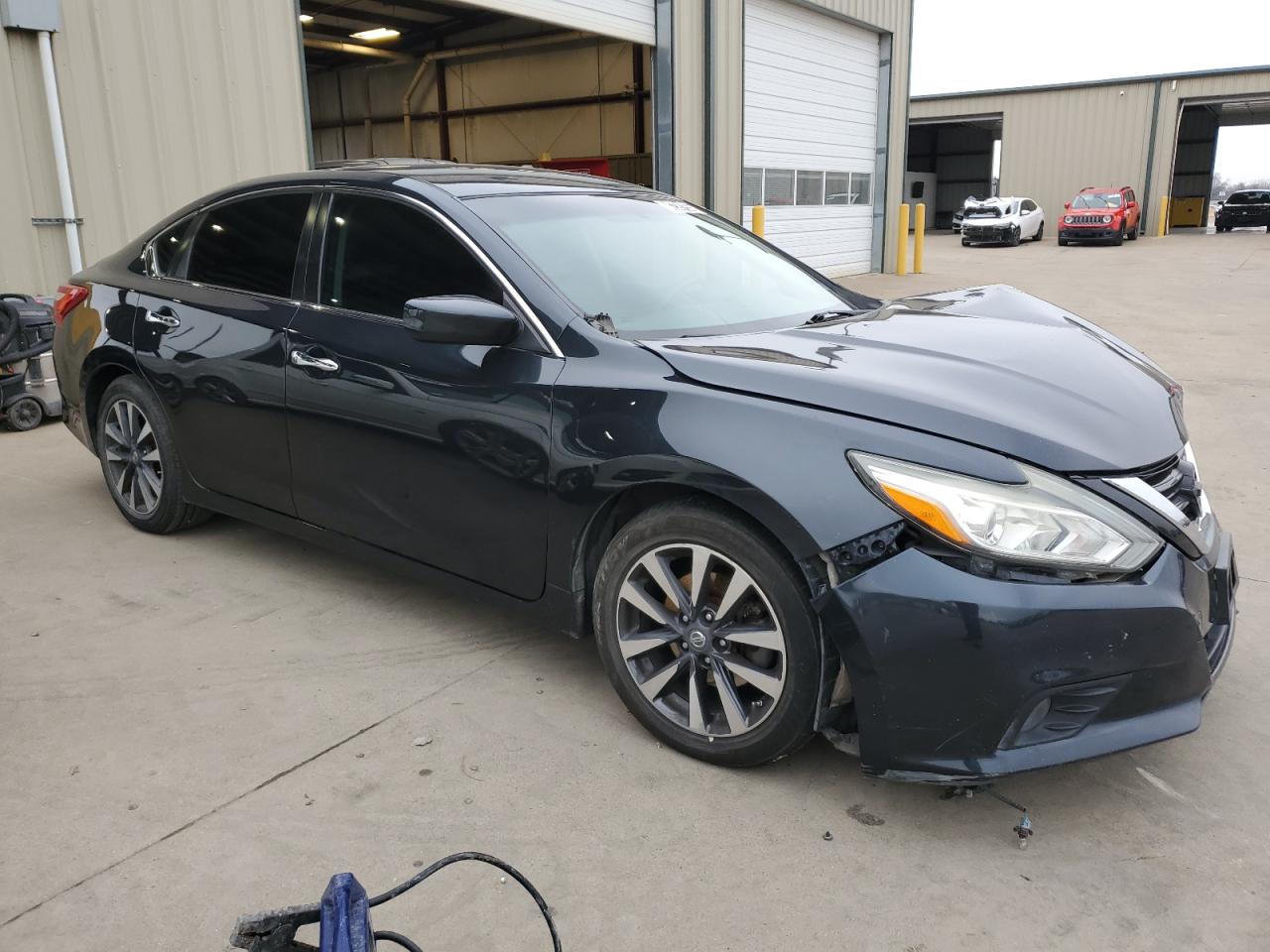 2017 Nissan Altima - Image 4