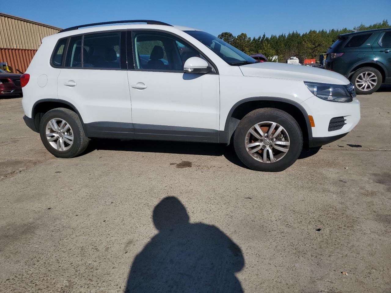 2016 Volkswagen Tiguan - Image 4