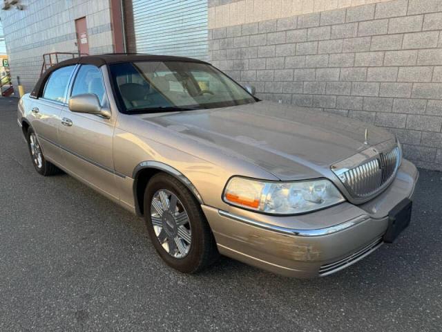 2003 Lincoln Town Car Signature