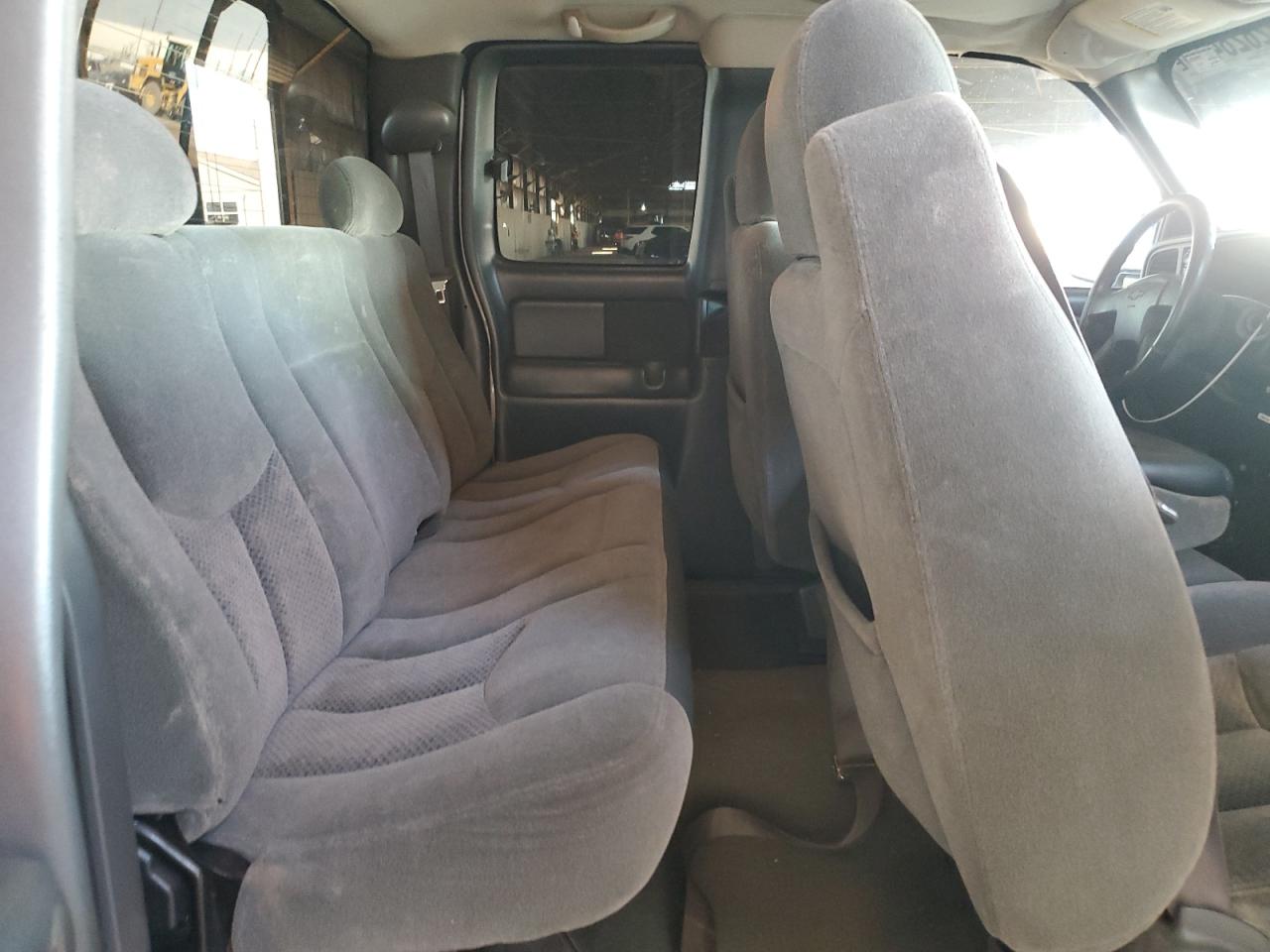 2004 Chevrolet Silverado - Image 10