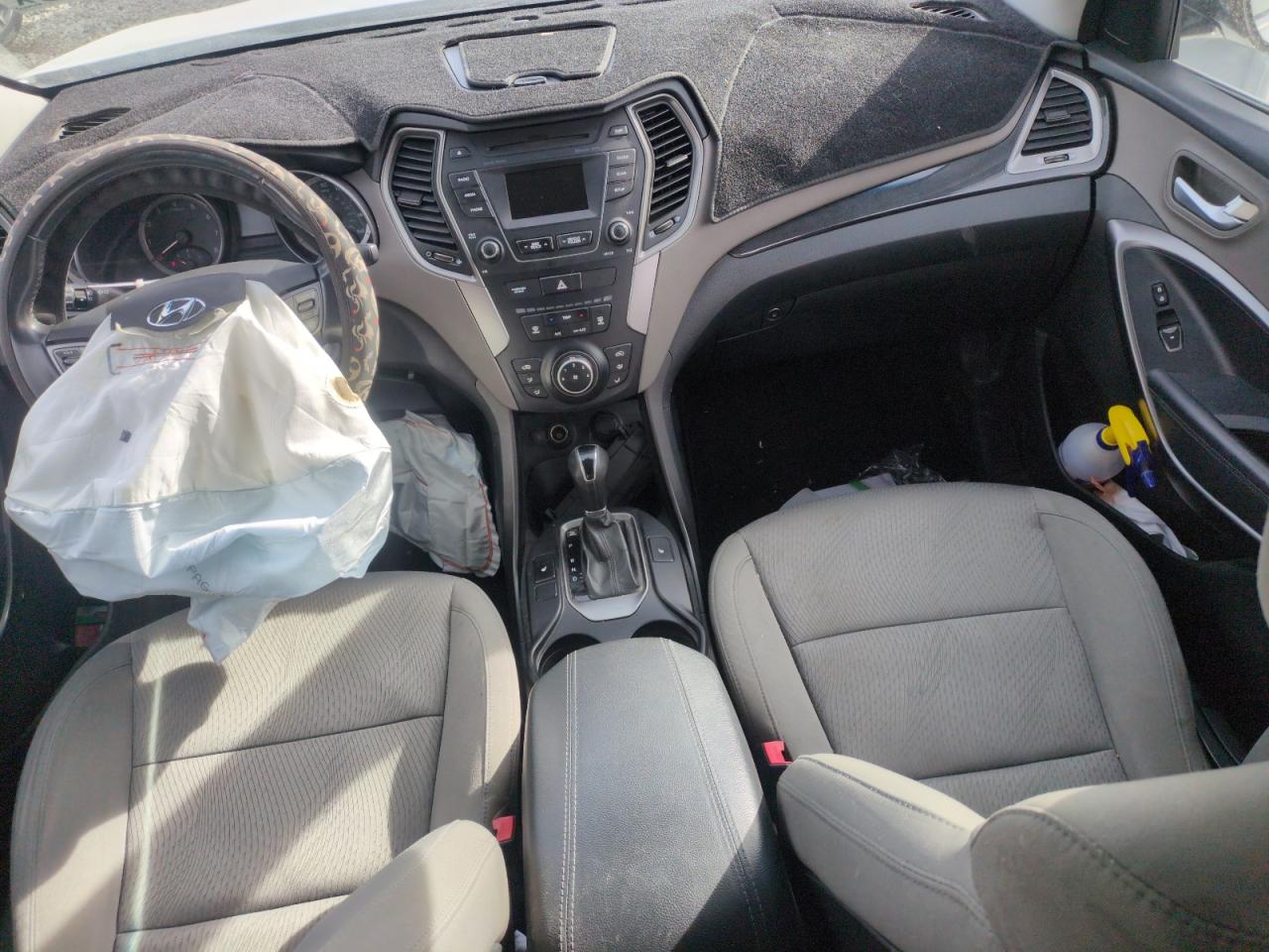 2014 Hyundai Santa Fe - Image 8