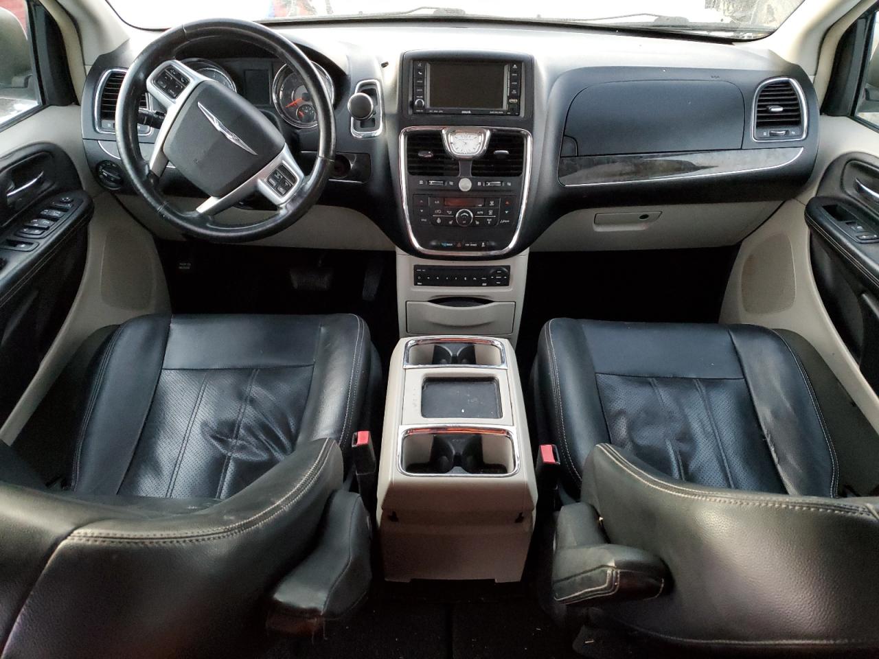 2011 Chrysler Town & Country - Image 8