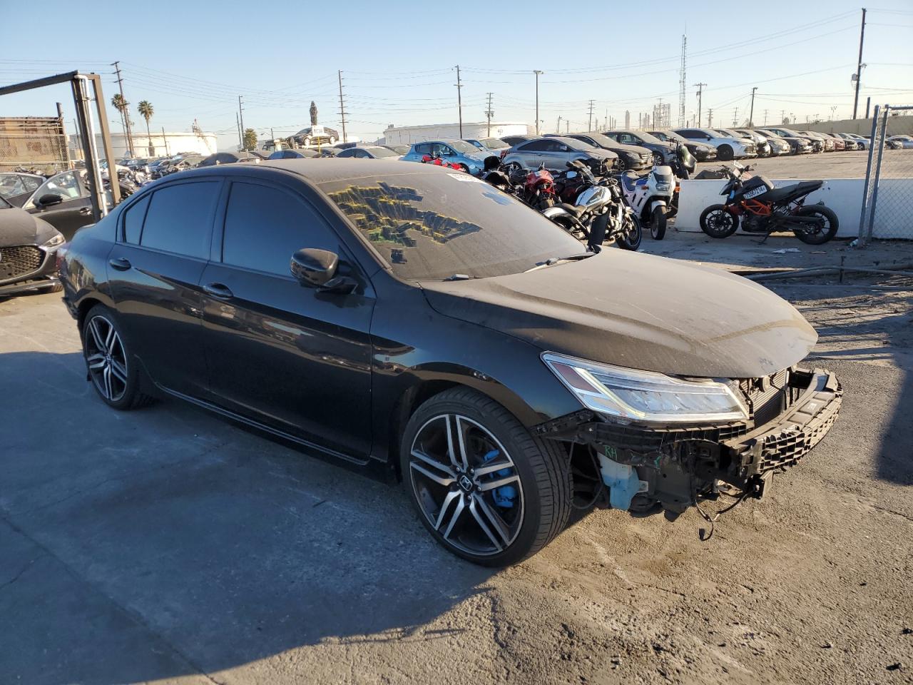 VIN 1HGCR3F99HA021446 2017 HONDA ACCORD no.4