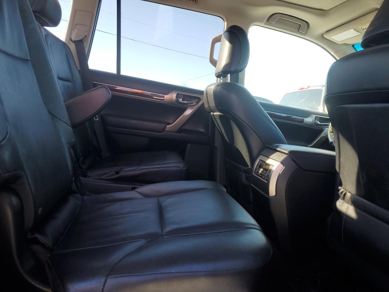 2017 Lexus GX - Image 11