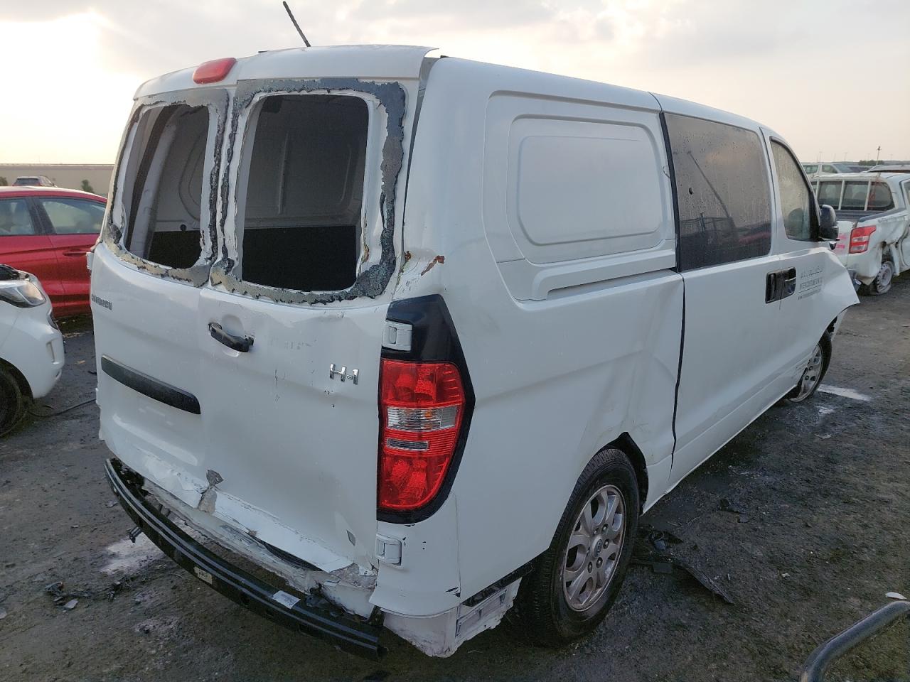 KMHWG81R3KU029579 - 2019 Hyundai H1 - #89028905