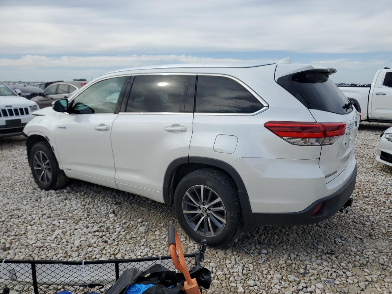 2017 Toyota Highlander - Image 2