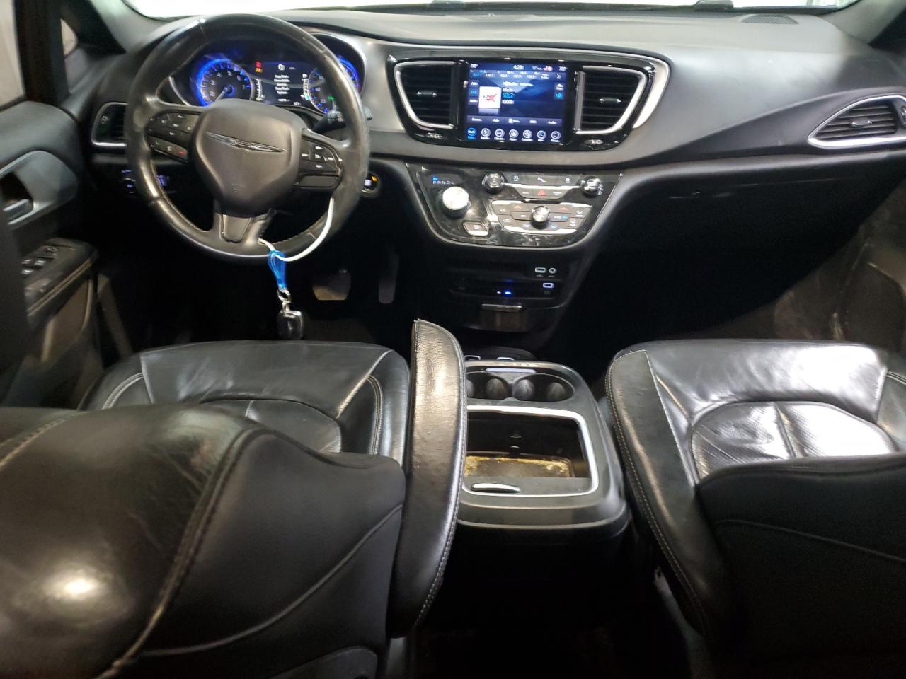 2018 Chrysler Pacifica - Image 8