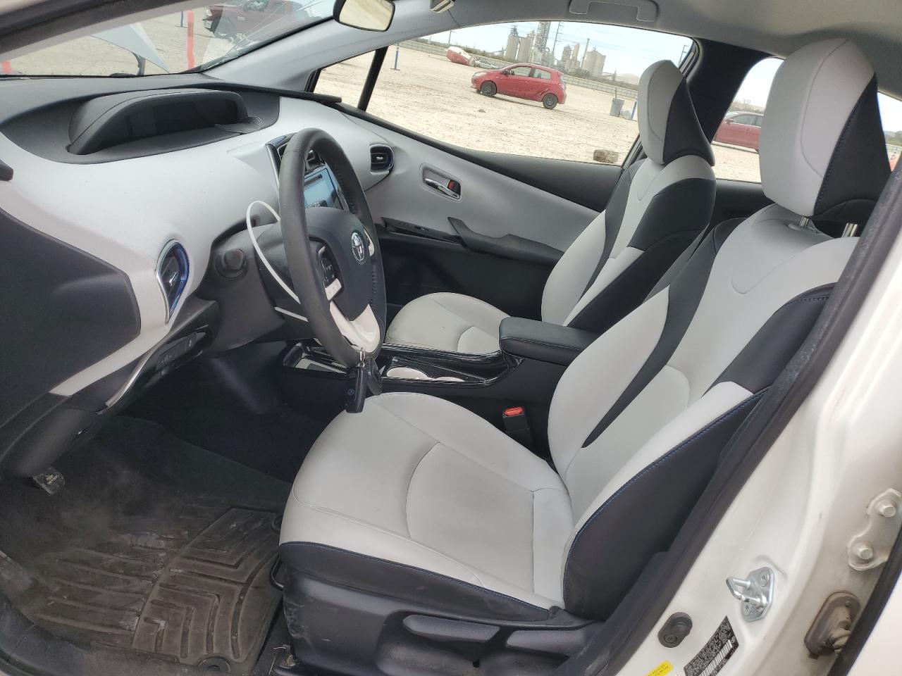 2016 Toyota Prius - Image 7