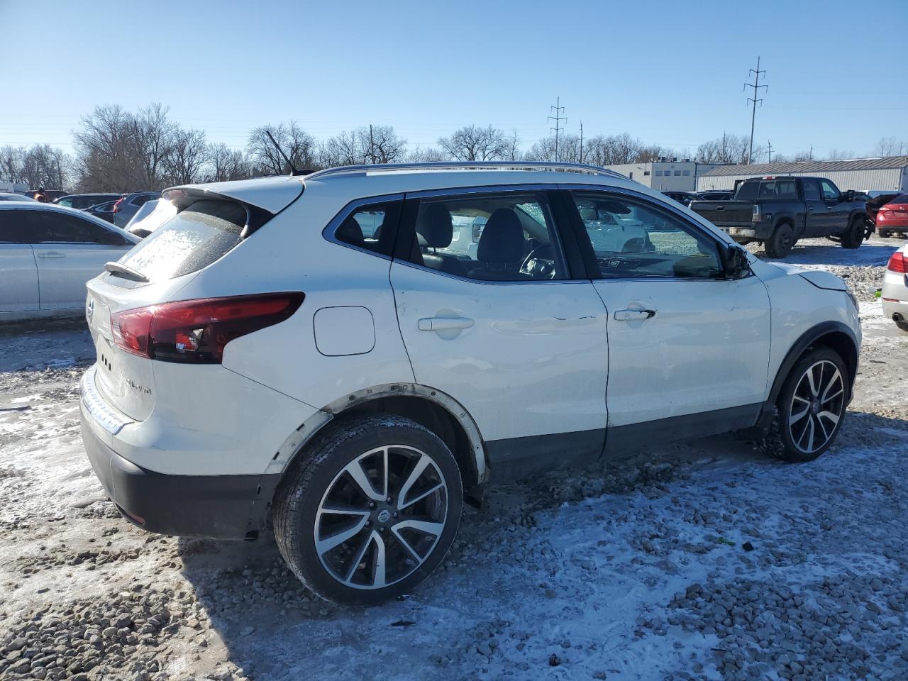 2017 Nissan Rogue - Image 3