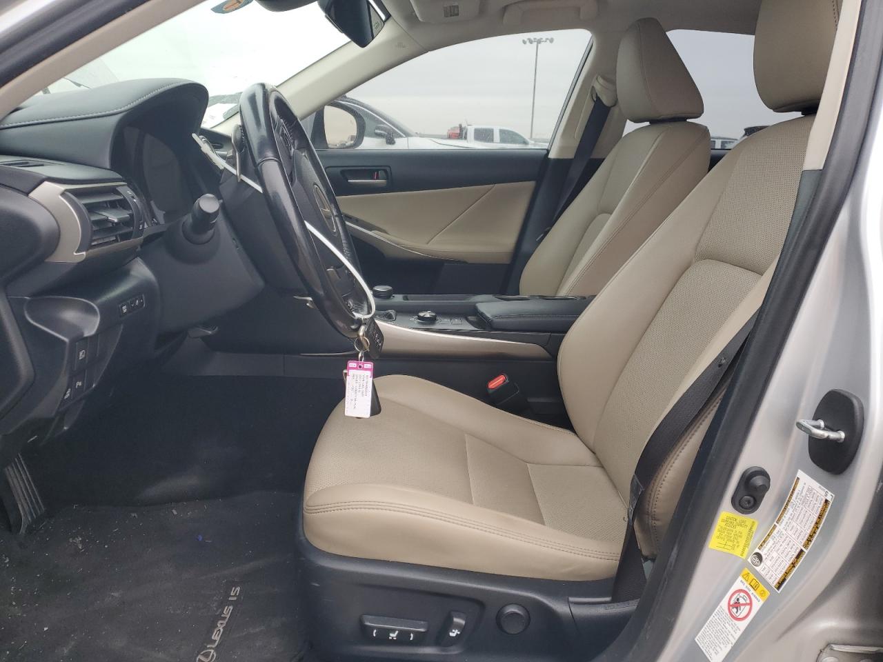 2017 Lexus IS - Image 7