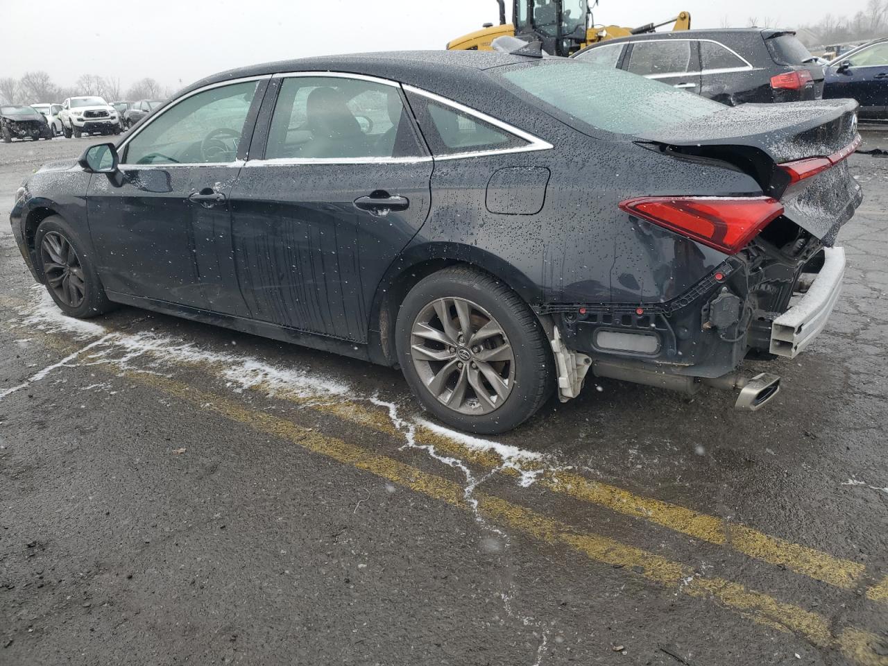 2020 Toyota Avalon - Image 2