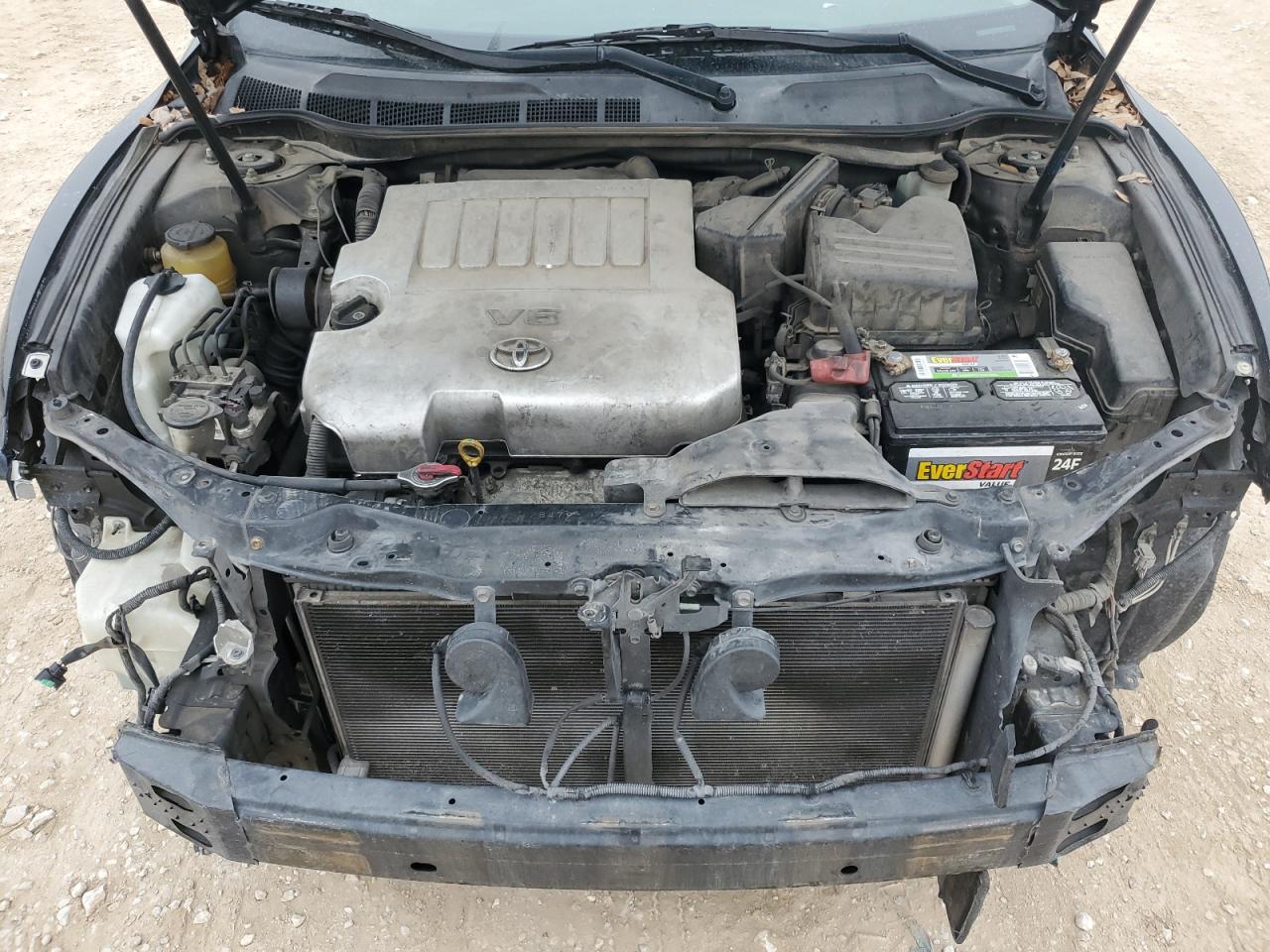 2010 Toyota Camry - Image 13