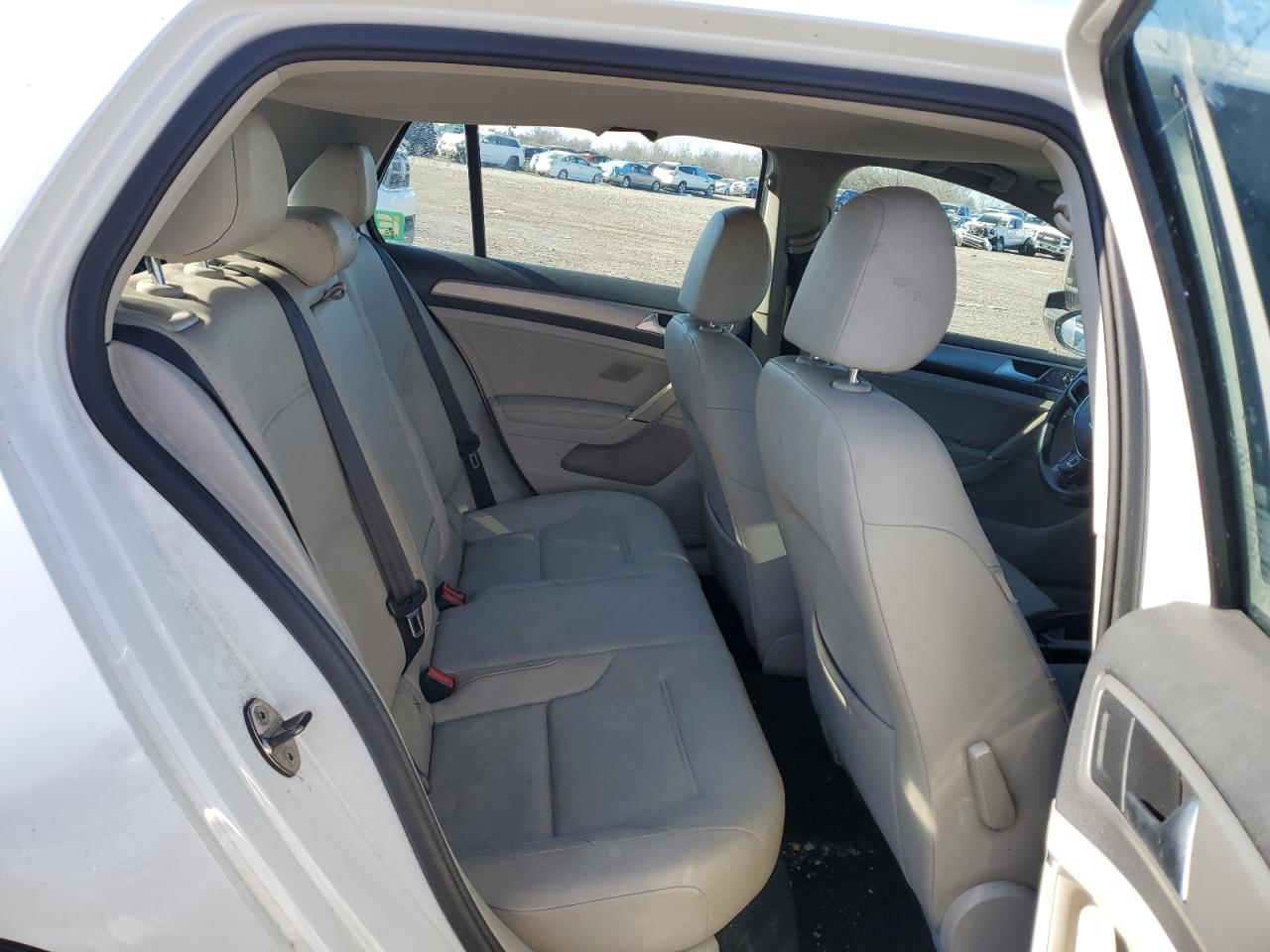 2015 Volkswagen Golf - Image 11