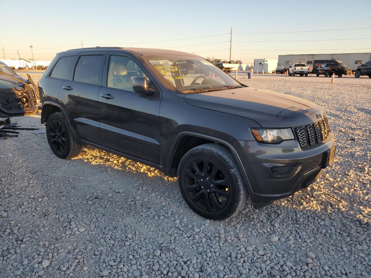 2017 Jeep Grand Cherokee - Image 4