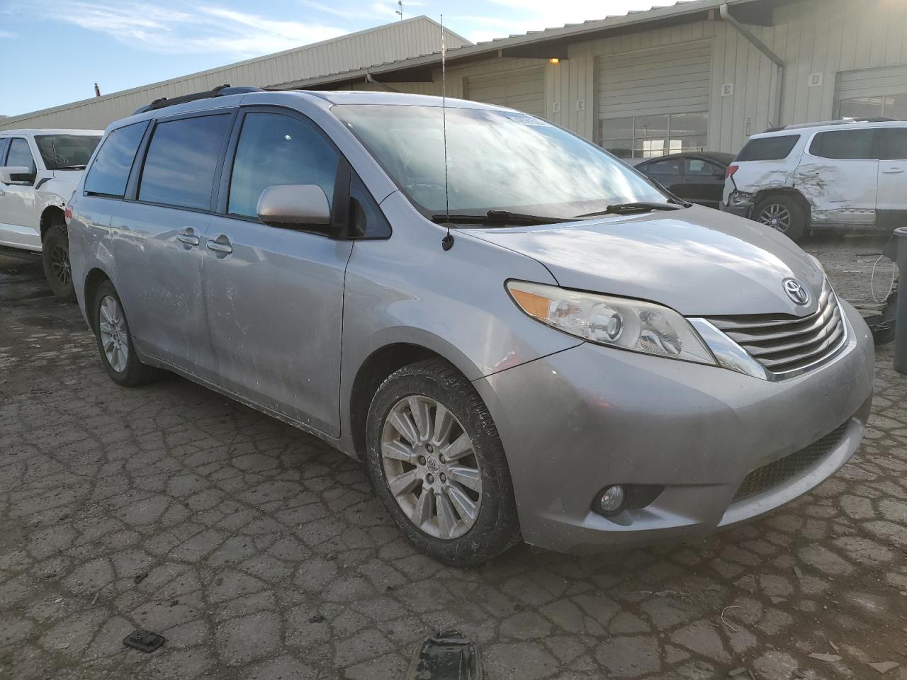 2012 Toyota Sienna - Image 4