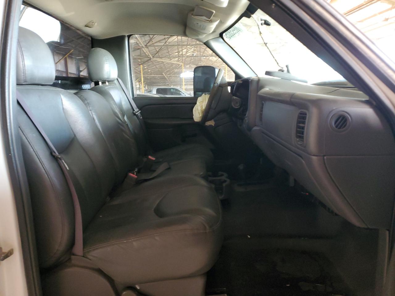 2006 Chevrolet Silverado - Image 10