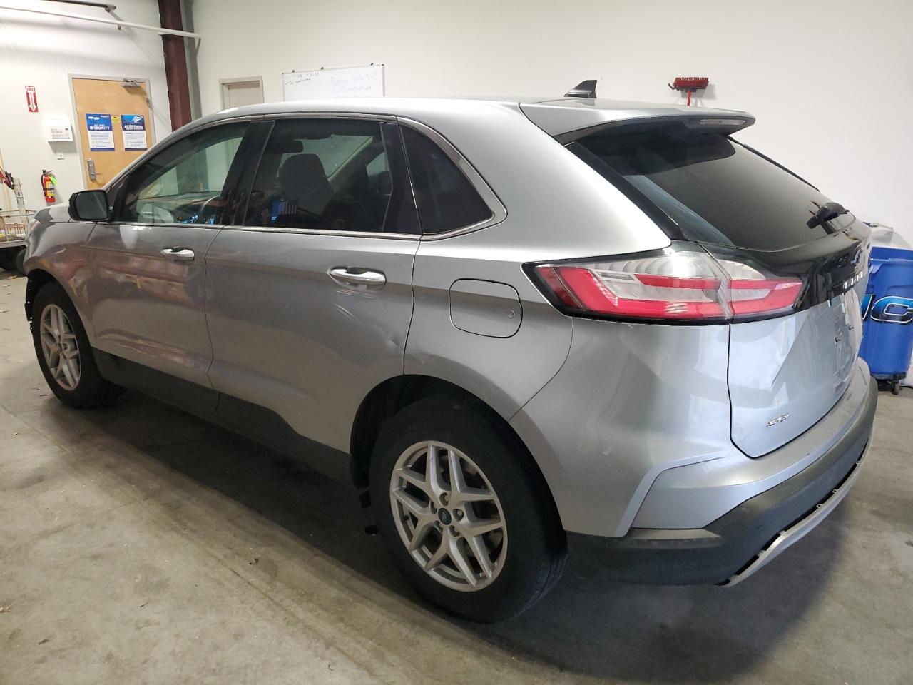 2022 Ford Edge - Image 2