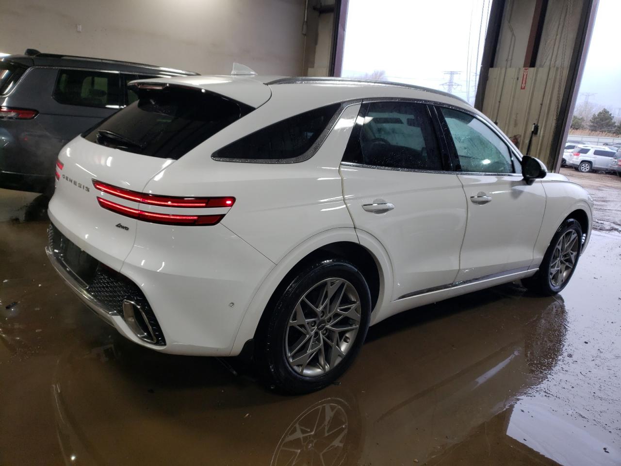 2022 Genesis GV70 - Image 3