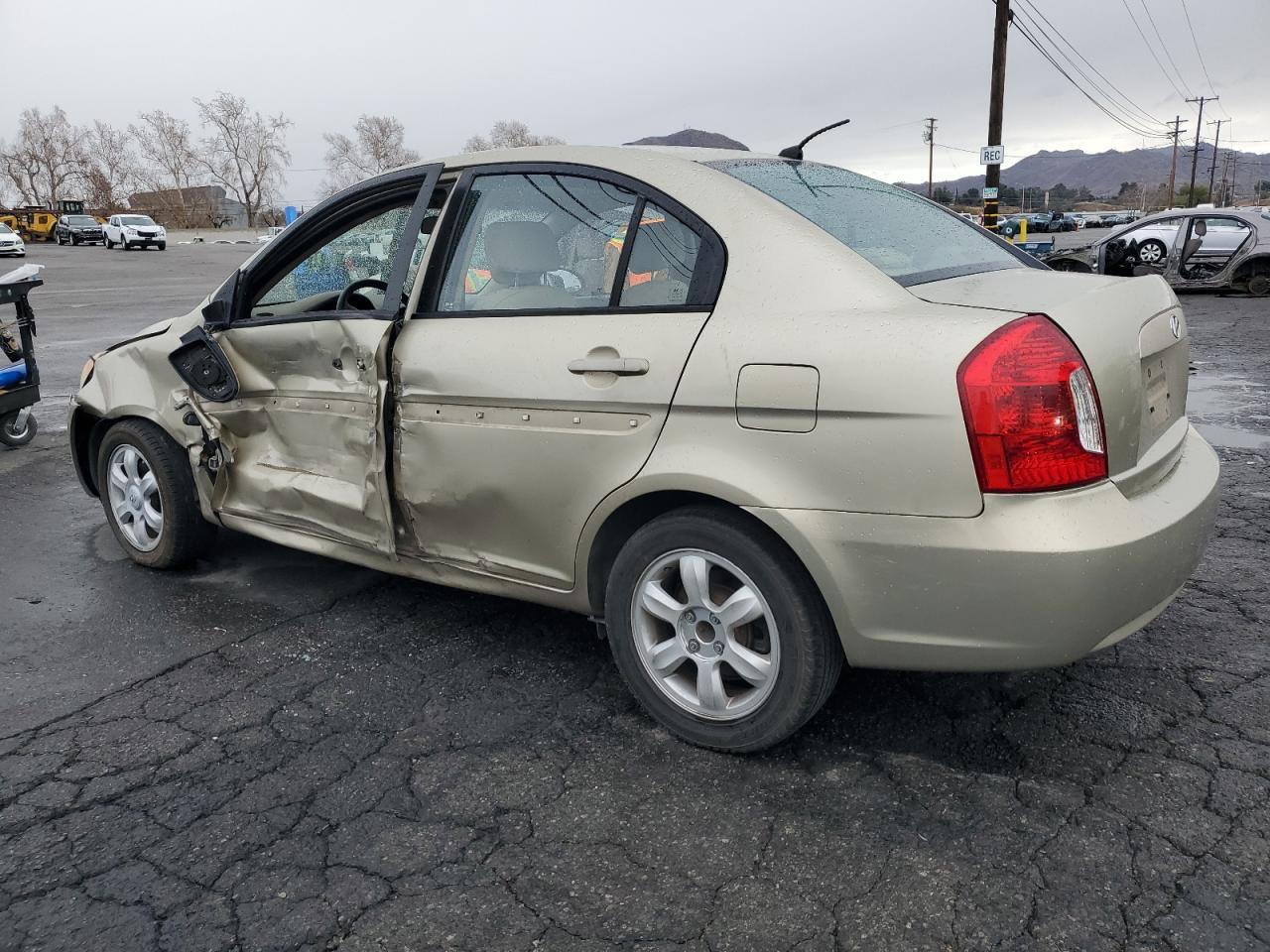2007 Hyundai Accent - Image 2
