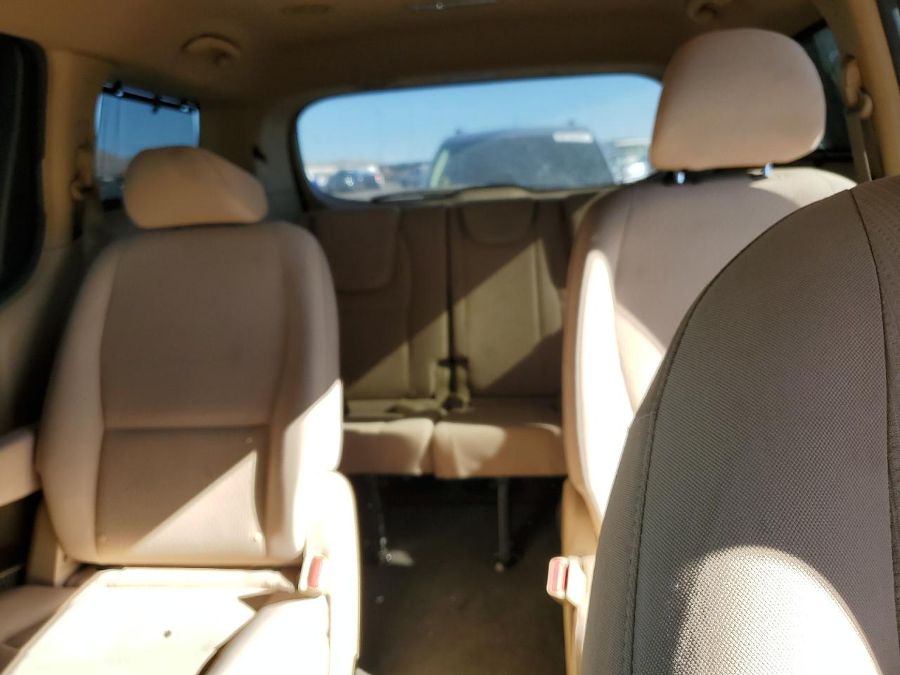 2016 Kia Sedona - Image 10