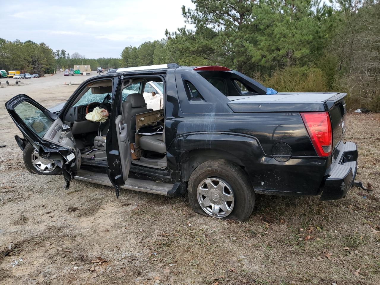 2005 Cadillac Escalade - Image 2