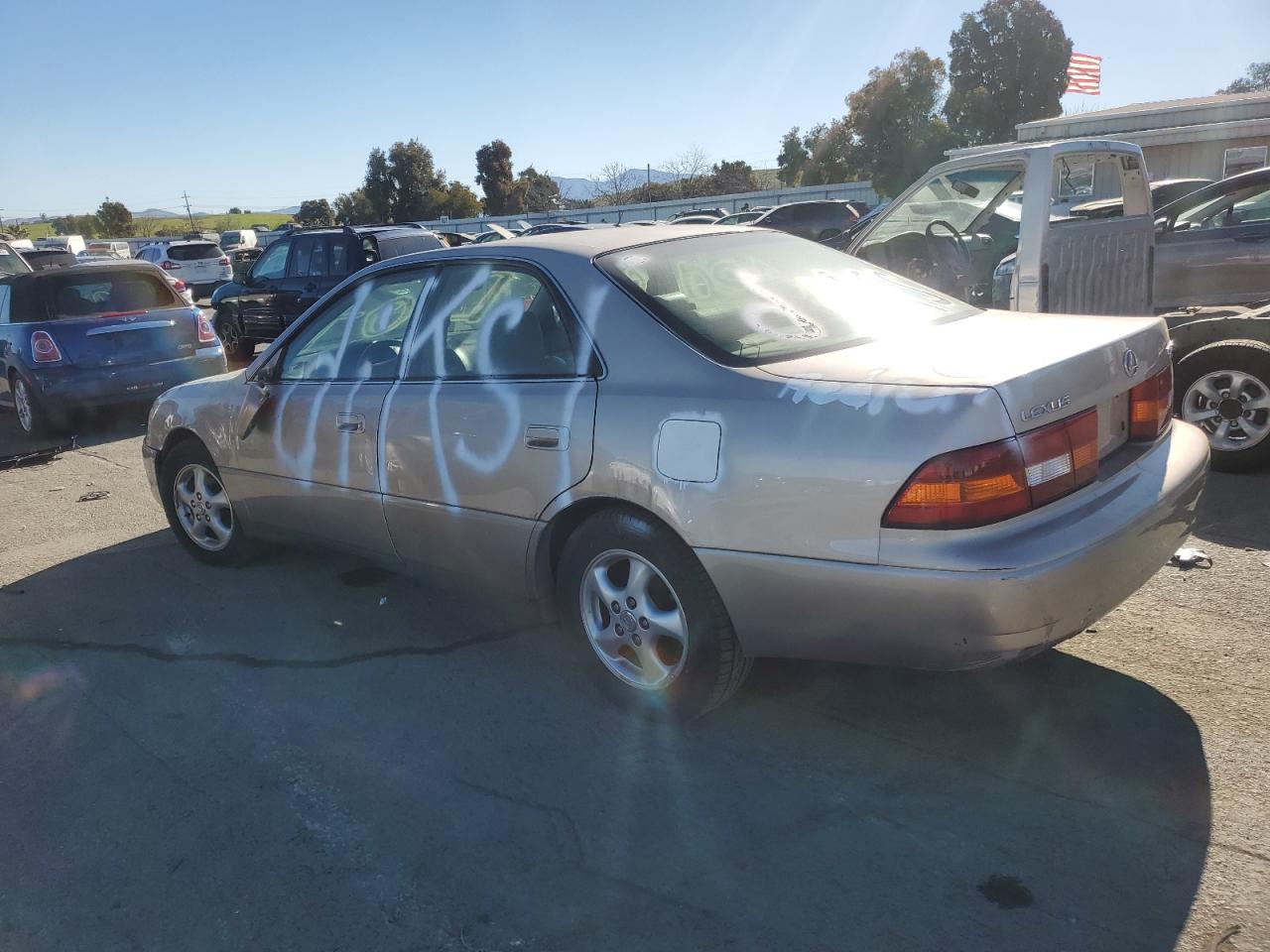 1999 Lexus ES - Image 2
