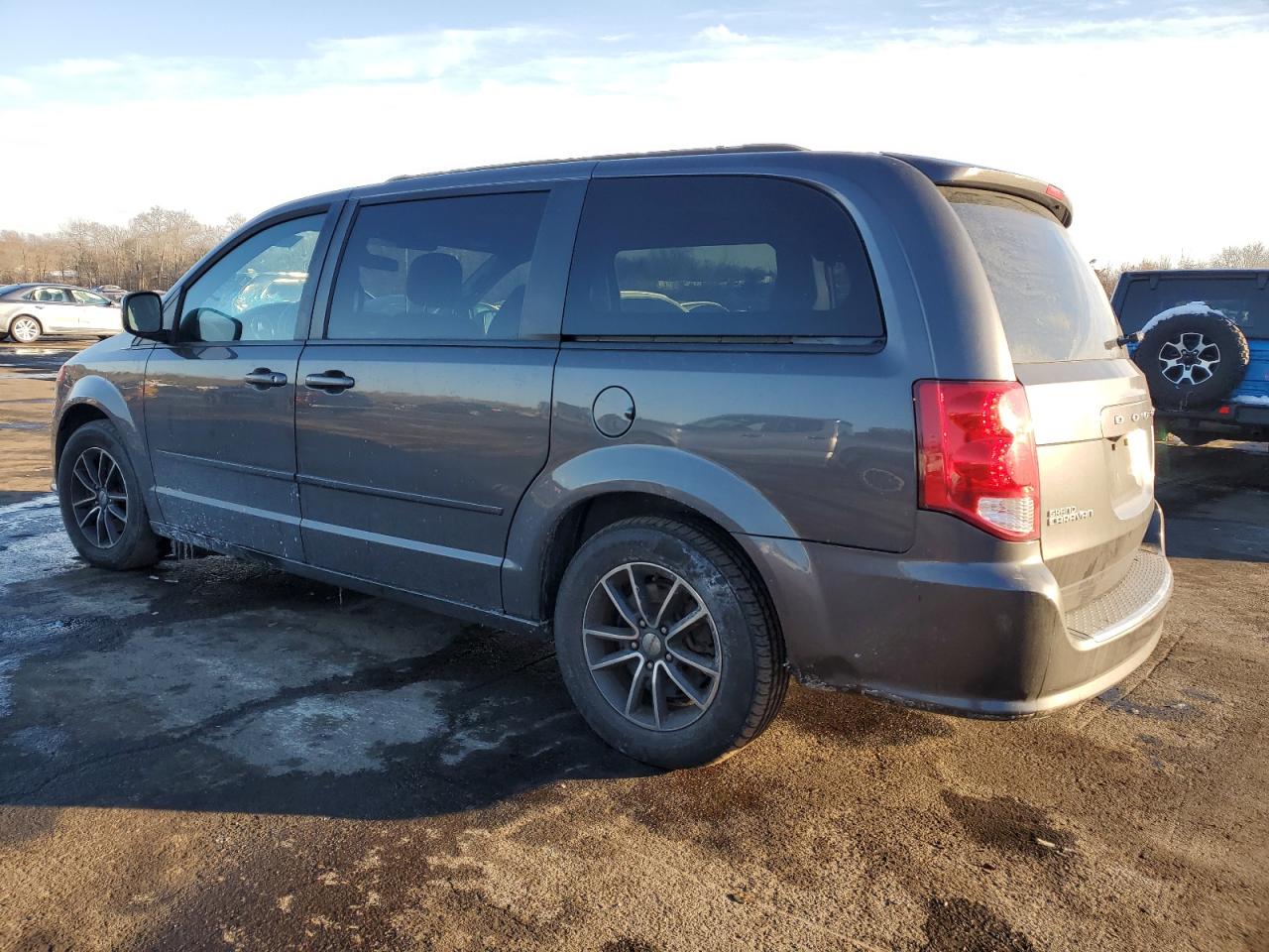 2016 Dodge Caravan - Image 2