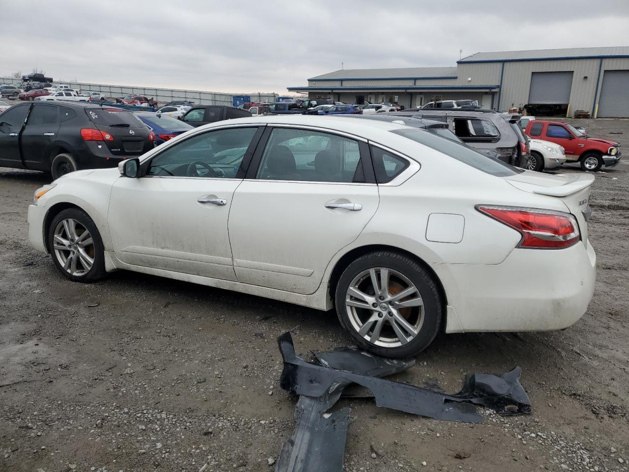 2015 Nissan Altima - Image 2