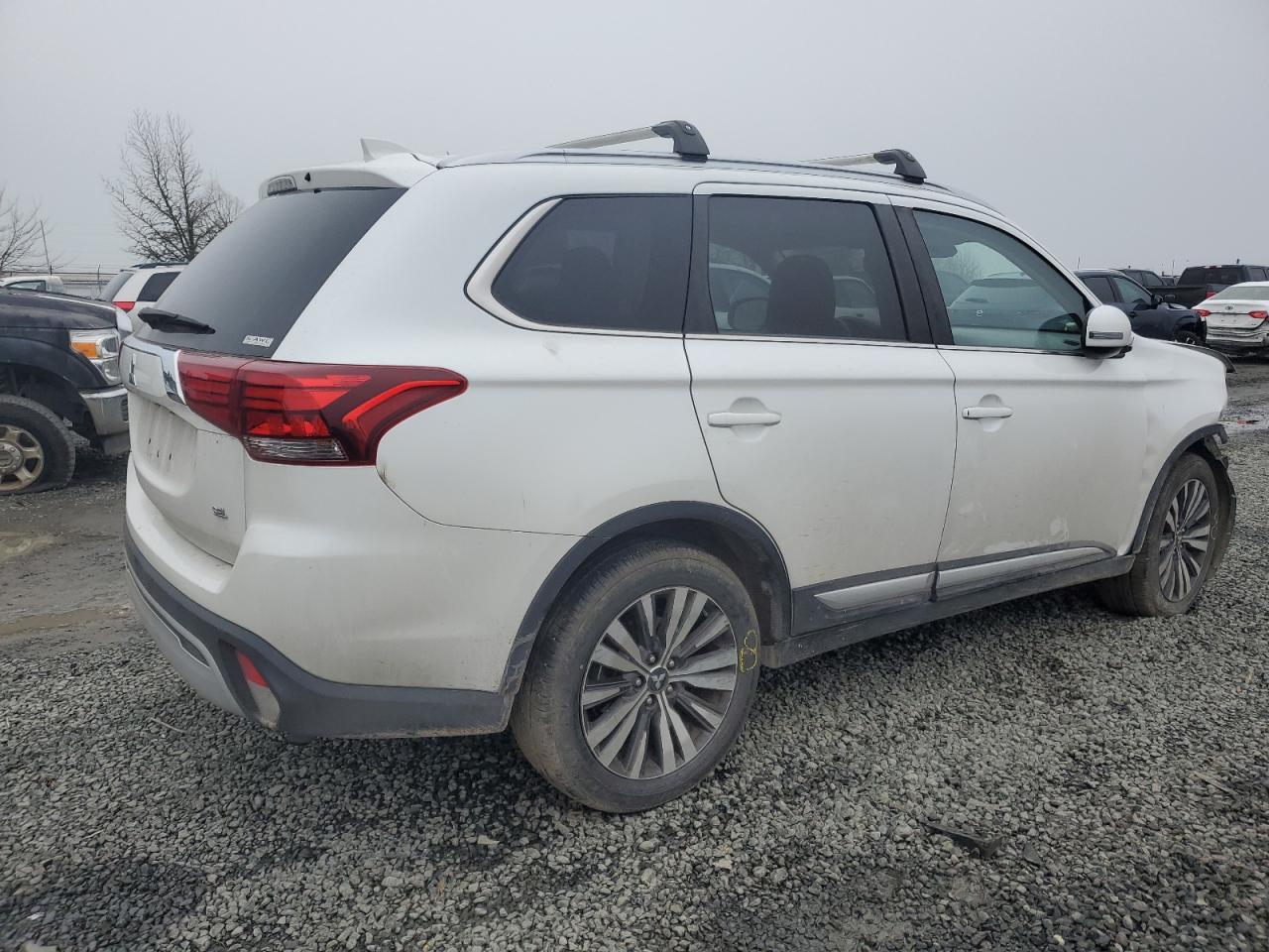 2020 Mitsubishi Outlander - Image 3