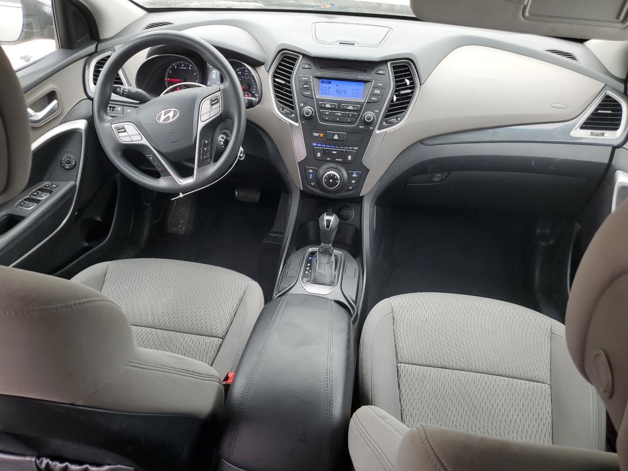 2016 Hyundai Santa Fe - Image 8