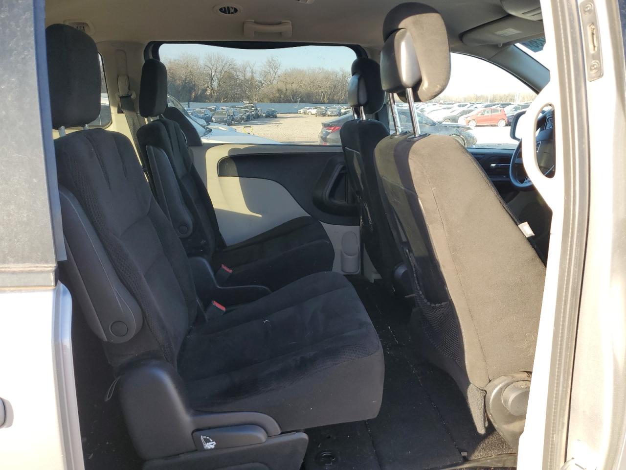 2016 Dodge Caravan - Image 12