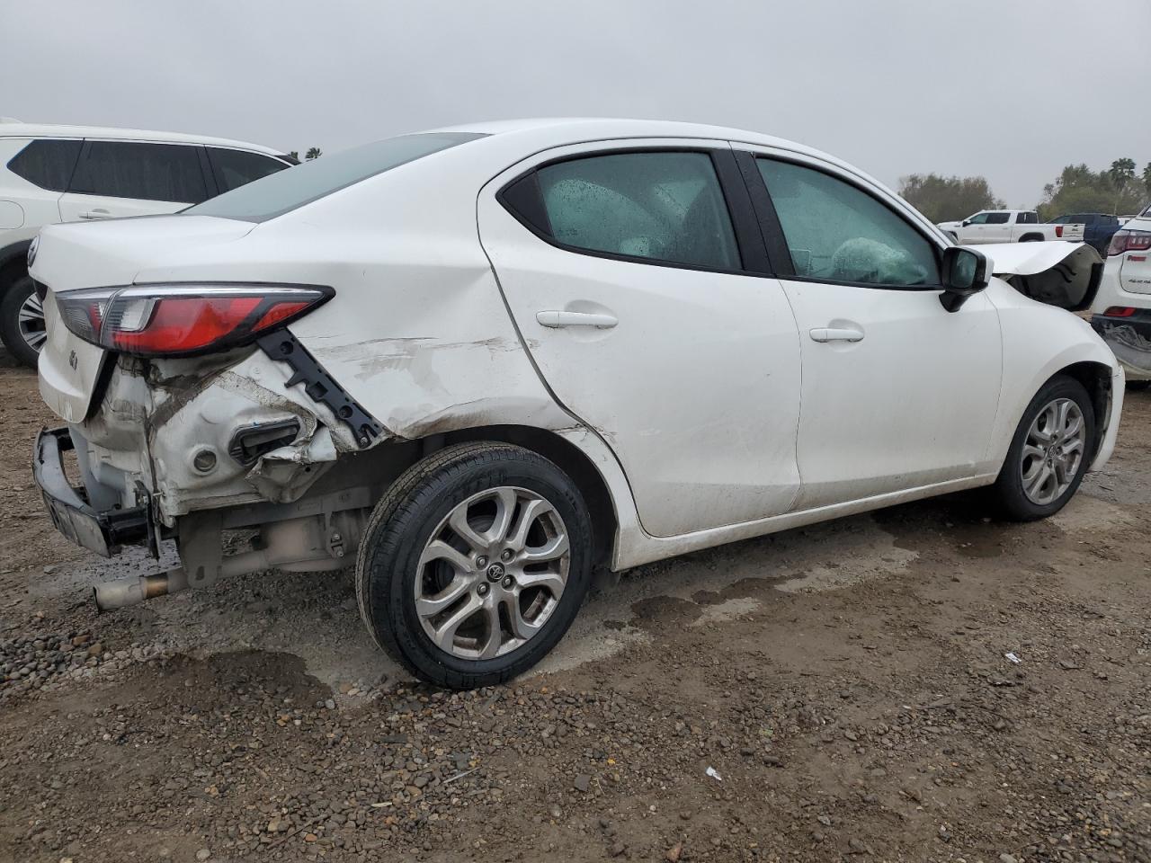3MYDLBYV2HY148156 TOYOTA YARIS 2017