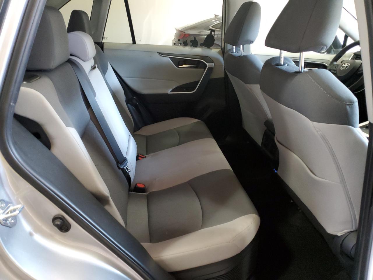 2022 Toyota RAV 4 - Image 11