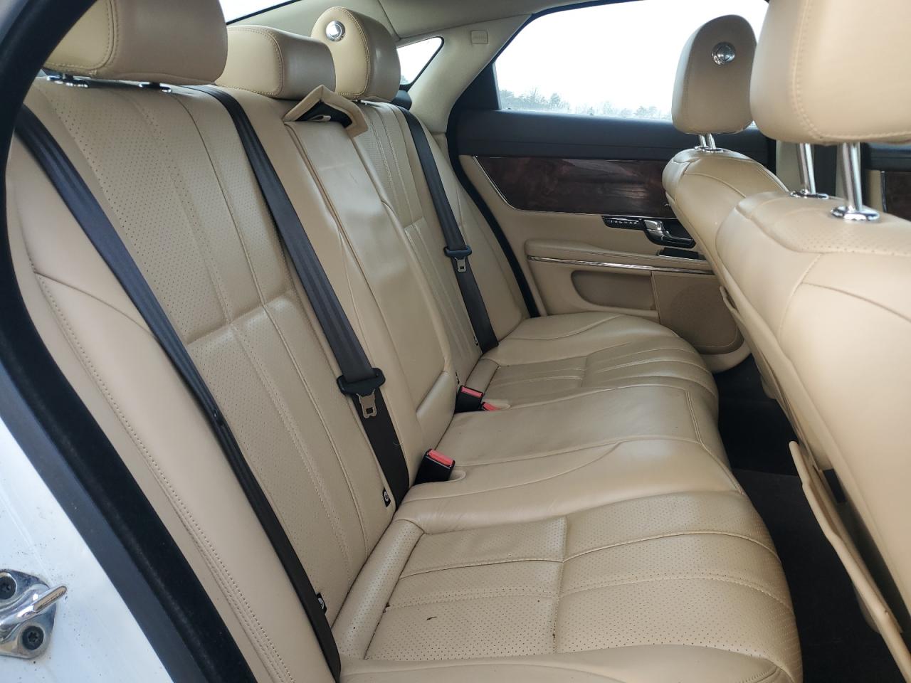 2013 Jaguar XJ - Image 10