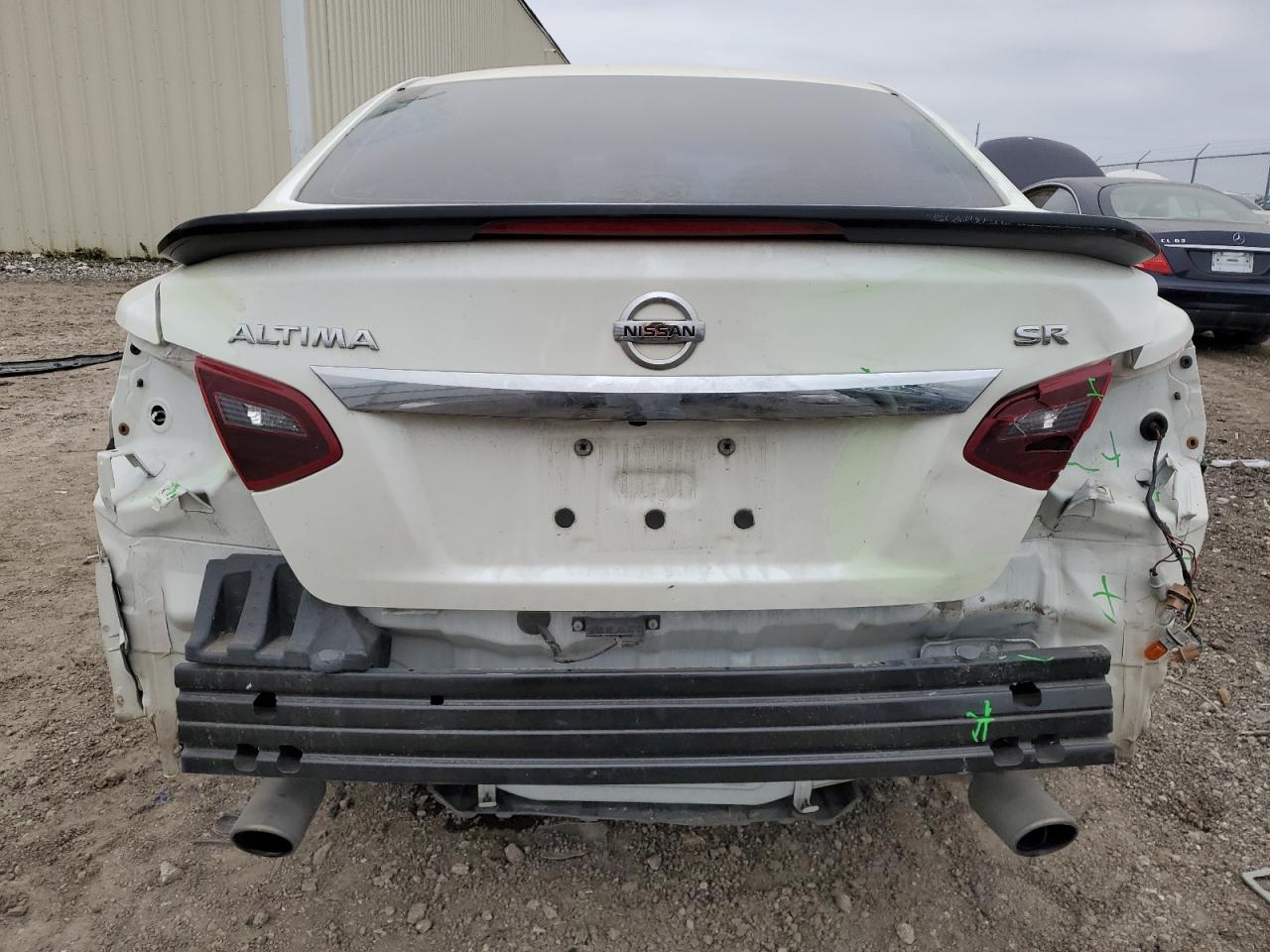 2017 Nissan Altima - Image 6