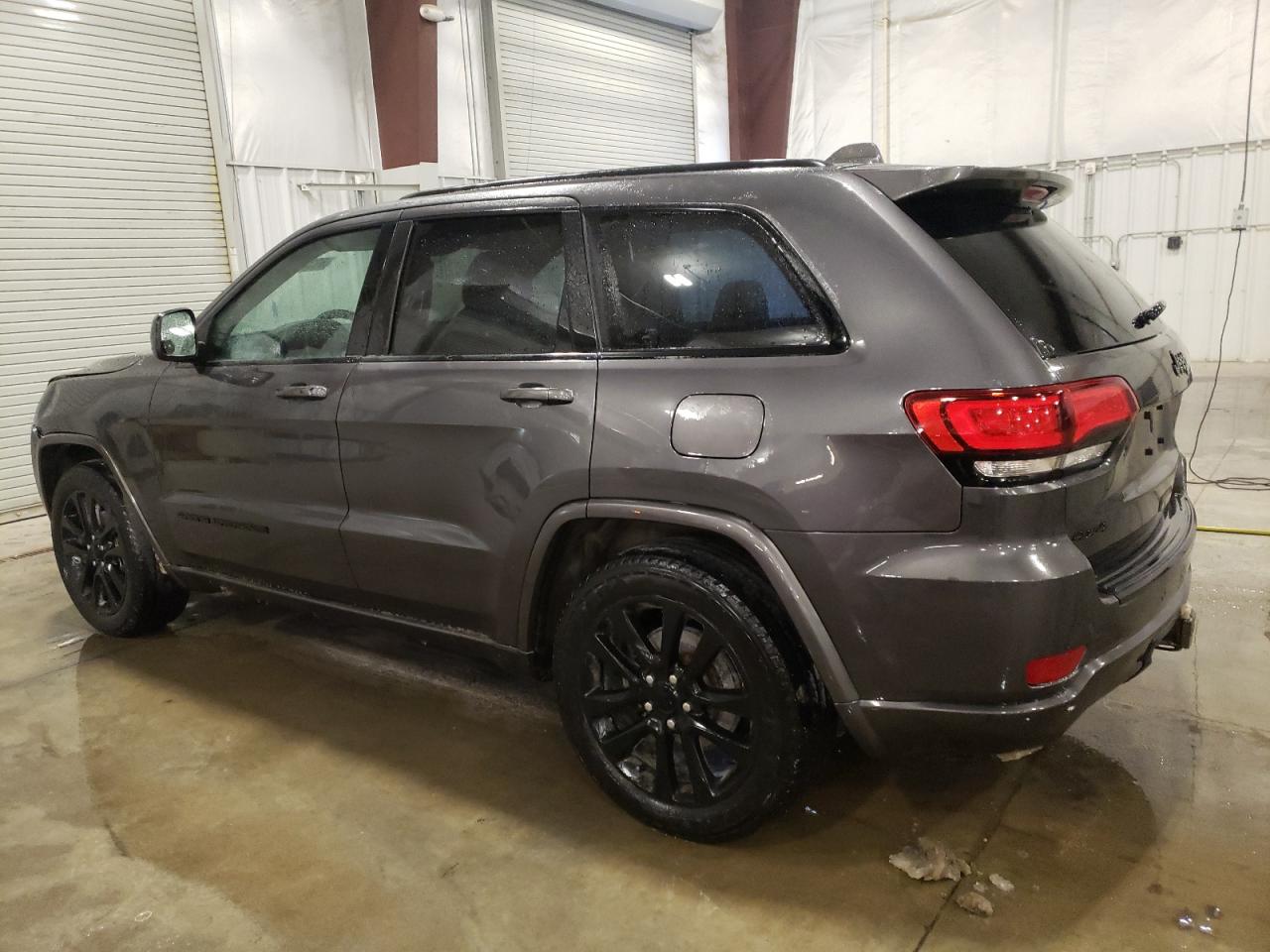 2017 Jeep Grand Cherokee - Image 2