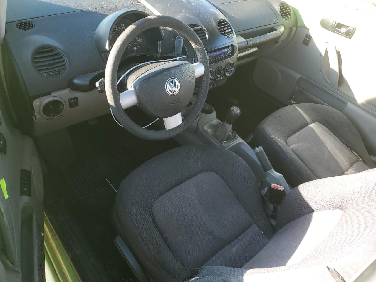 2003 Volkswagen Beetle - Image 8